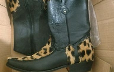 Hermosas botas de piel de jaguar 